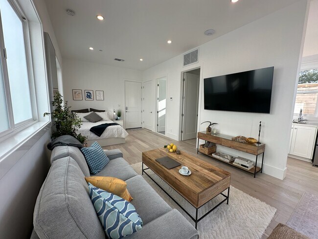 Building Photo - 4067 Michael Ave