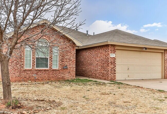 Building Photo - "Charming 3-Bed, 2-Bath Home with Spacious 1,373 Sq Ft in Lubbock's Desirable Neighborhood!"