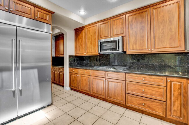 Building Photo - Single Story in Country Club Hills!