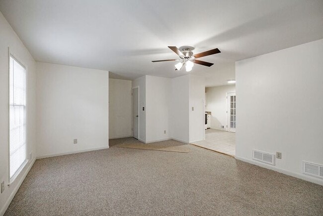 Building Photo - 162 Jockey Club Dr