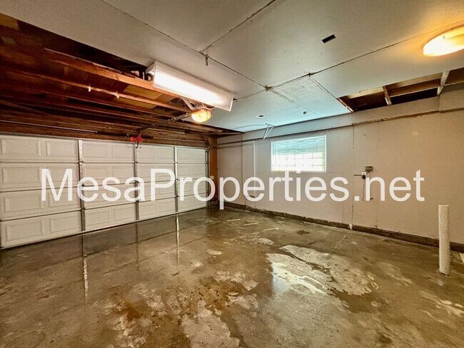 Building Photo - 15957 Randall Ave