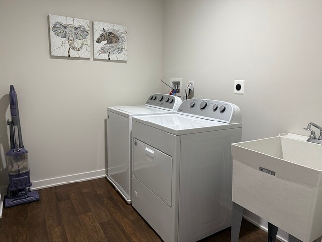 Building Photo - 115 Wynstone Ct