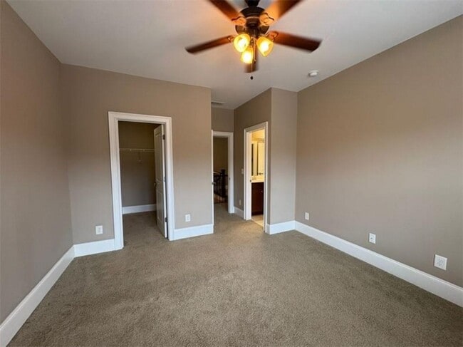 Building Photo - 3720 Kennent Square