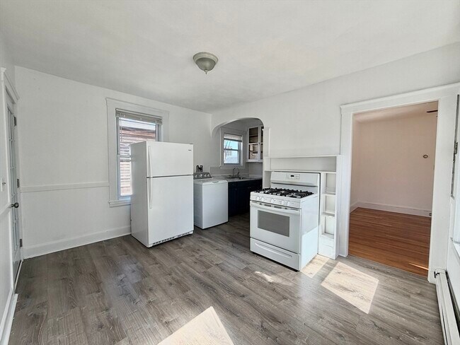 Building Photo - 327 Columbia St