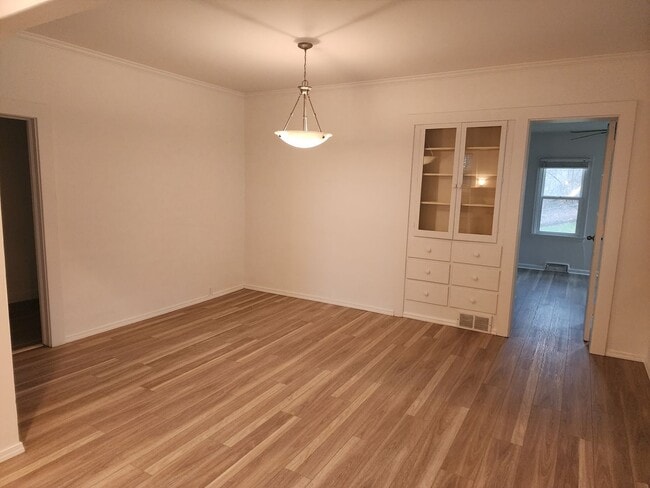 Building Photo - 350 SW State St