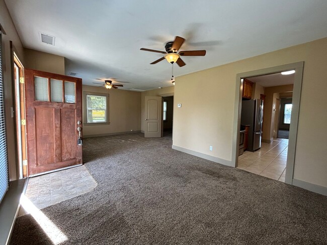 Building Photo - 2bd 1 ba with Zen Garden, Garage, Updated ...