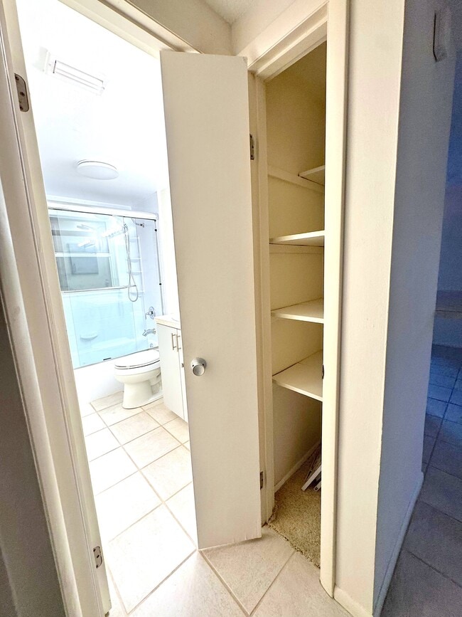 Building Photo - 6716 Anchor Way