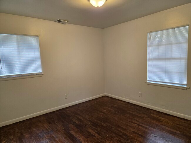 Building Photo - 1603 Apple Valley Dr