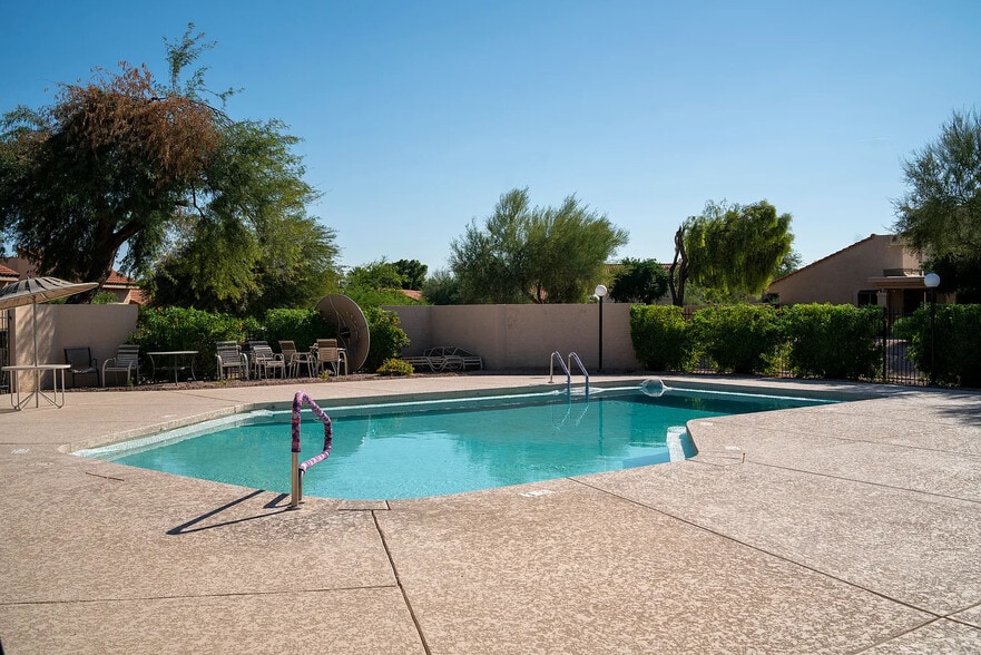 Building Photo - 1702 N Ventura Ln