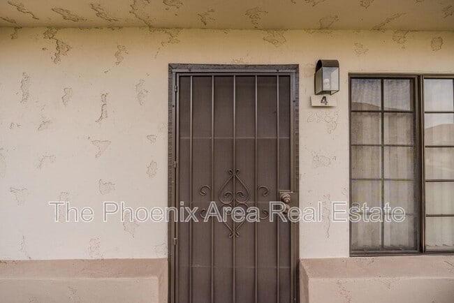 Building Photo - 2985 N Oregon St