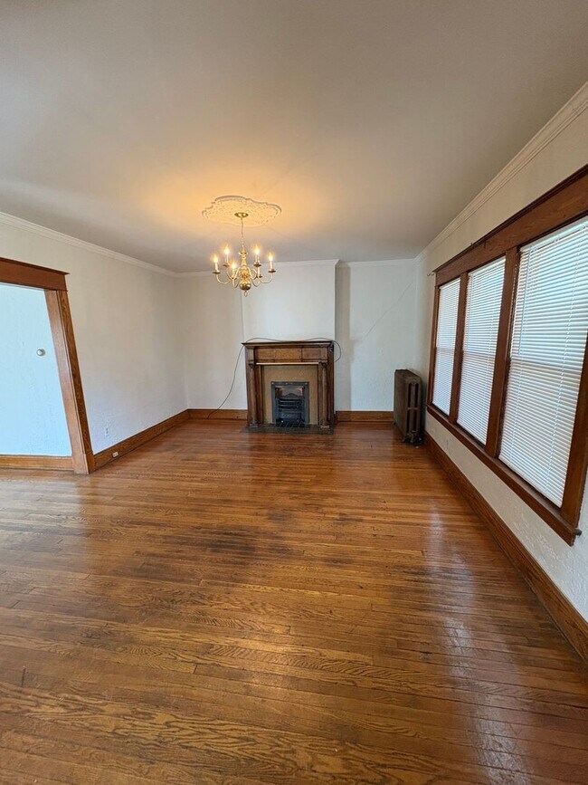 Building Photo - 2447/2449 Maplewood Ave