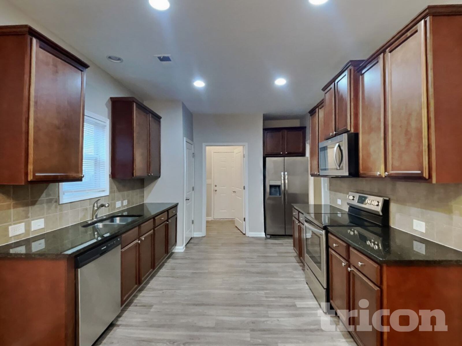 Building Photo - 246 Viking Ln