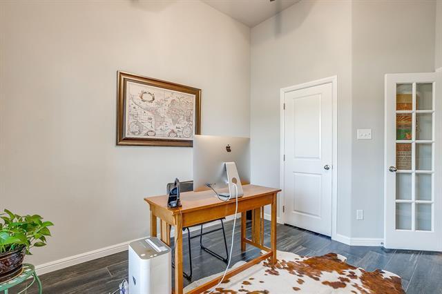 Building Photo - 404 Lacey Oak Ct