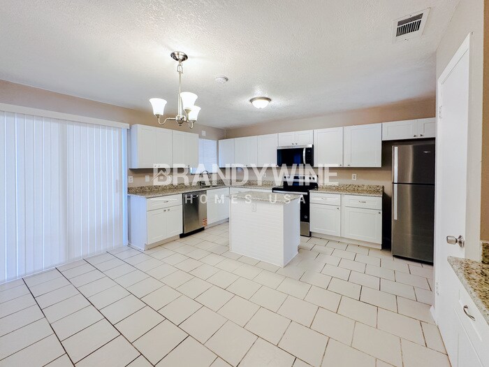 Building Photo - 3436 Woodland Dr