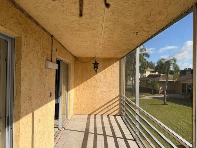 Building Photo - 500 Village Green Cir W