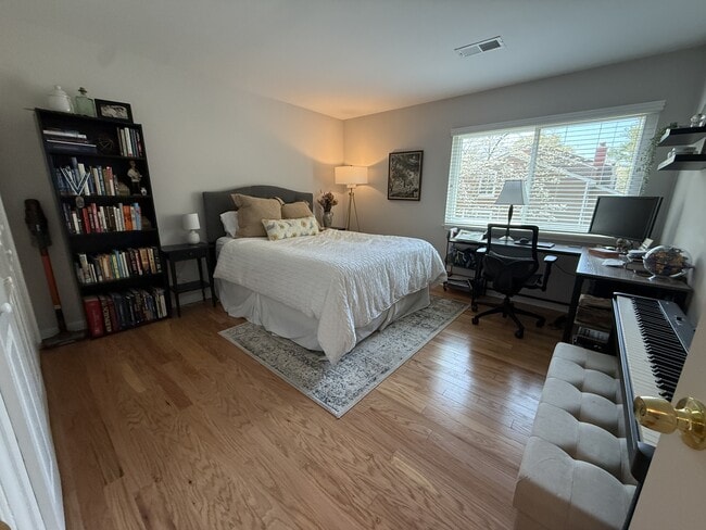 Building Photo - 980 Sutton Ct