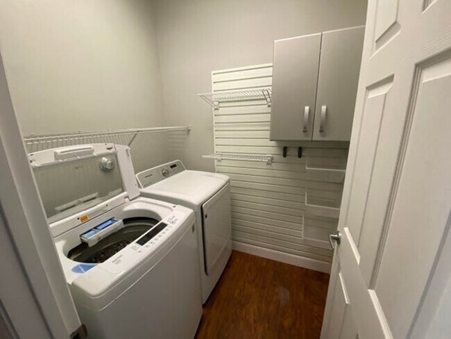 Building Photo - 9238 Wrangler Dr