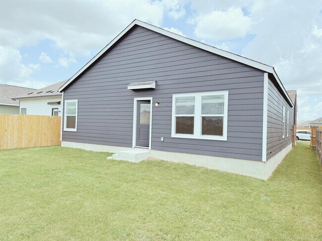 Building Photo - 212 The Good Wy