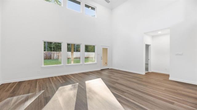 Building Photo - 9408 Gossamer St