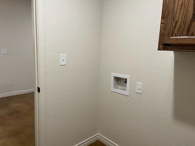 Building Photo - 2320 Osage Rd