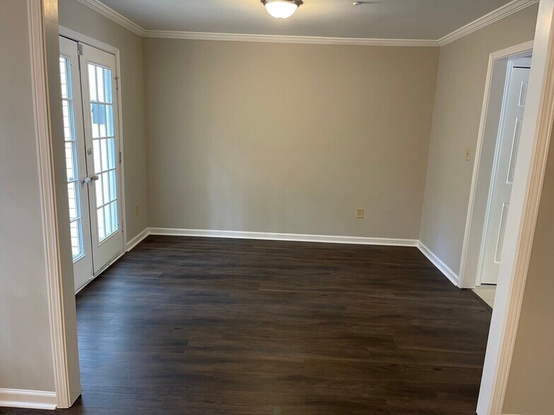 Building Photo - 512 Salem Woods Dr SE