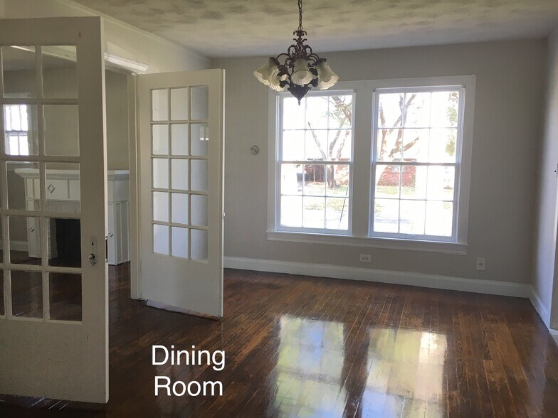 Building Photo - 1404 N Rockwall St