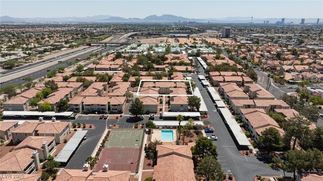 Building Photo - 7300 W Pirates Cove Rd