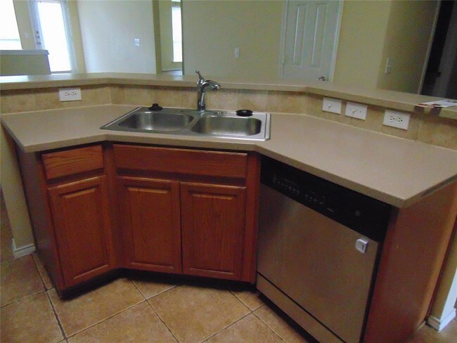 Building Photo - 4605 Matthew Dr