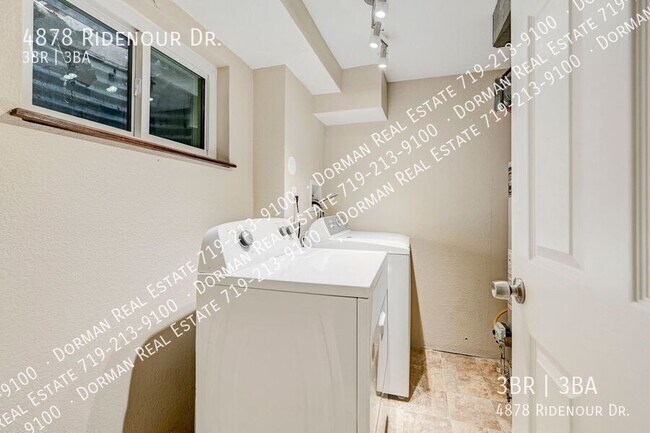 Building Photo - 4878 Ridenour Dr