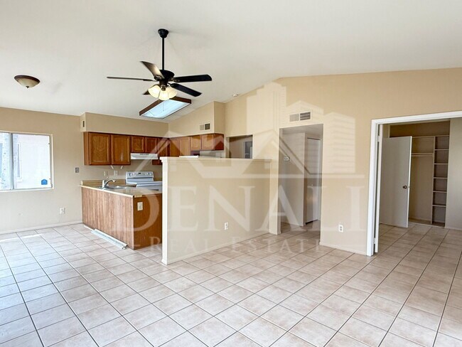 Building Photo - 1028 W Malibu Dr