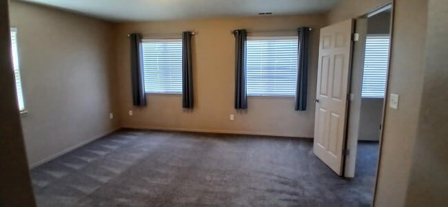 Building Photo - 672 Theresea Ct