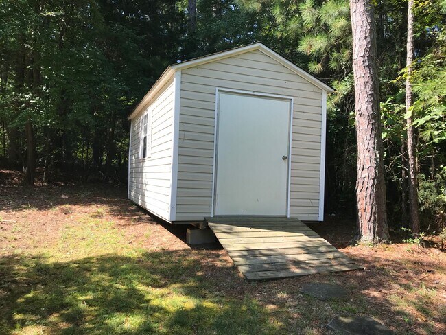 Building Photo - Lake Front 2-Bedroom Home on Beautiful Lake Wylie with a Dock and Boat Lift