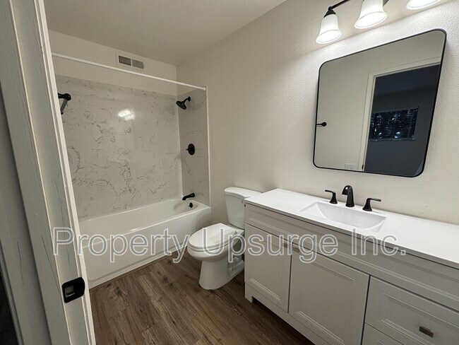 Building Photo - 855 Lakeside Dr