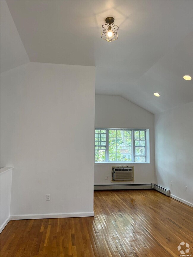 Building Photo - 82-81 88th Pl