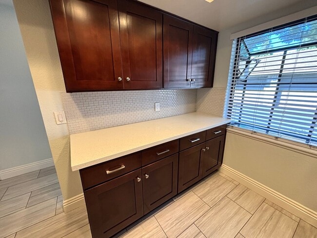 Building Photo - Updated 2 Bedroom home in Fullerton