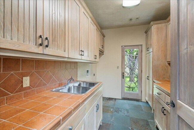 Building Photo - 24736 Travis Lakeside Cove