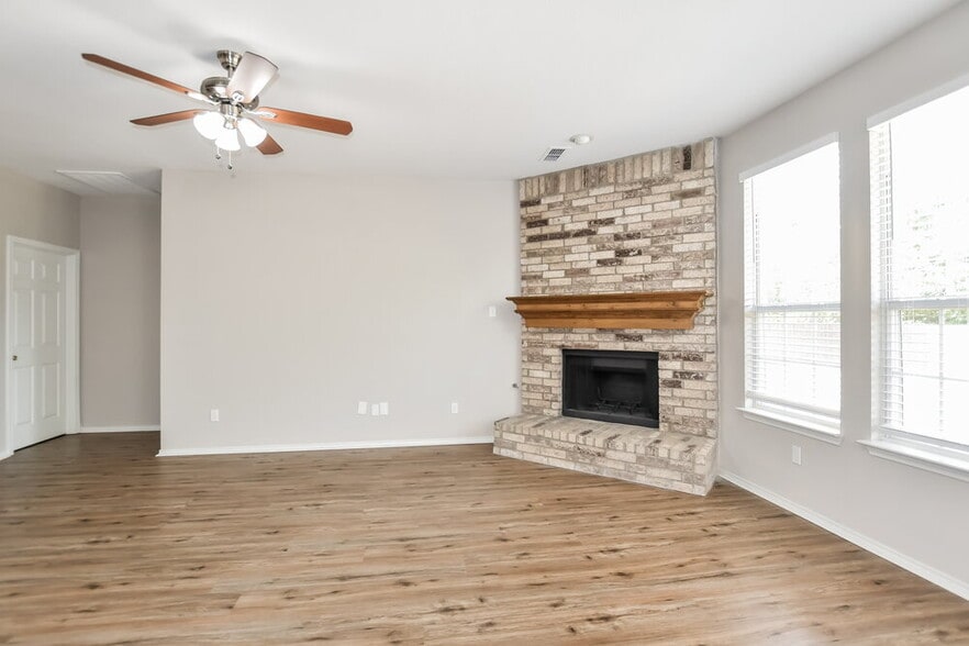 Building Photo - 3686 Juniper Hills Dr