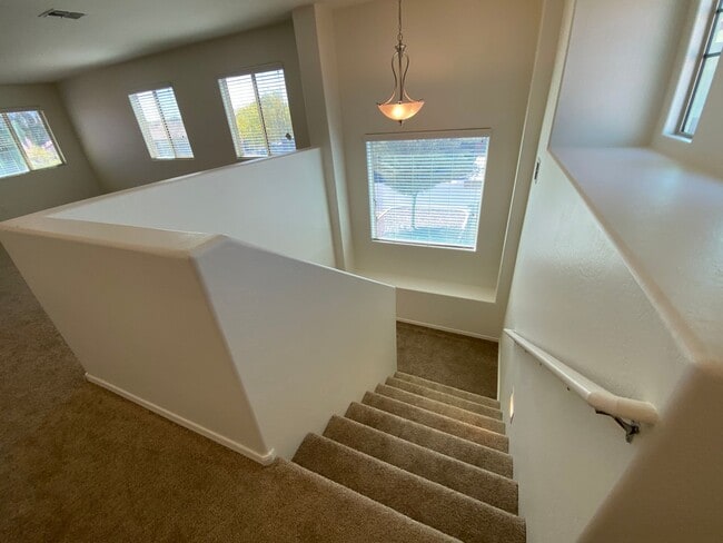 Building Photo - 2 Week Free Rent - Chandler Gem!