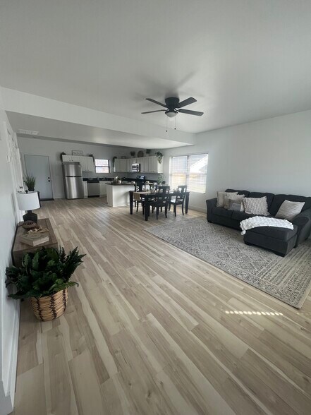 Building Photo - 1124 Winton Pl