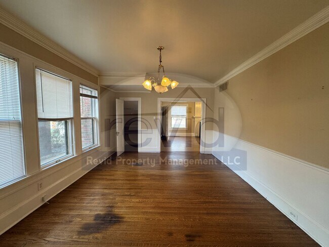 Building Photo - MALLORY 255