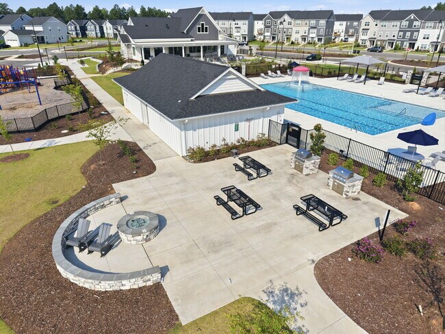 Building Photo - 219 Deercroft Dr