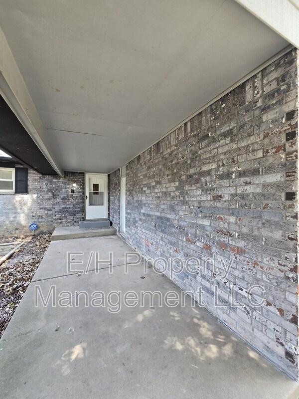 Building Photo - 8728 E Arthur Cir