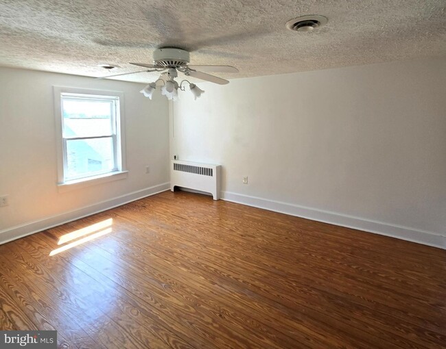 Building Photo - 8293 Leetown Rd