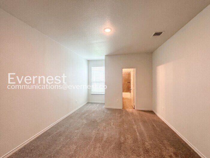 Building Photo - 870 Freedom Cir