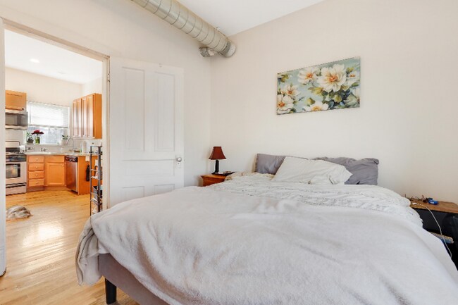 Building Photo - 1148 W Belmont Ave