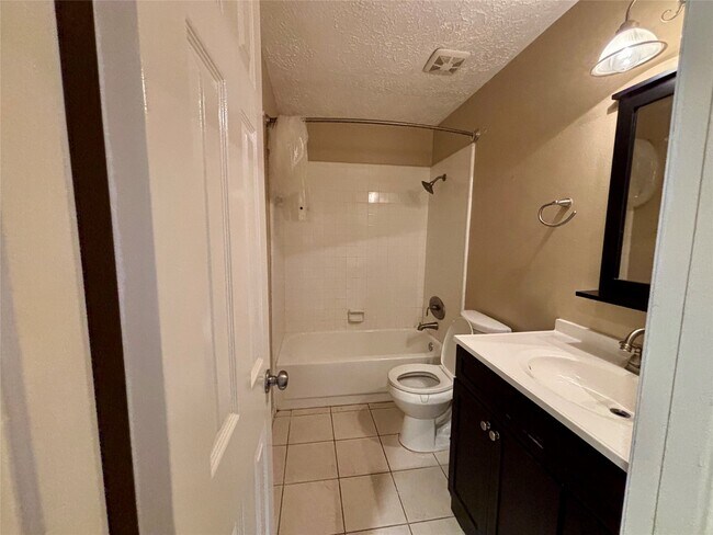Building Photo - 12702 Meadway Ct