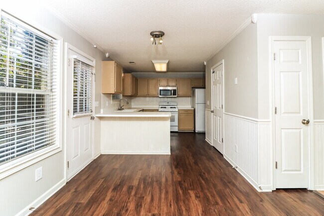 Building Photo - 3848 Sunview Dr NW