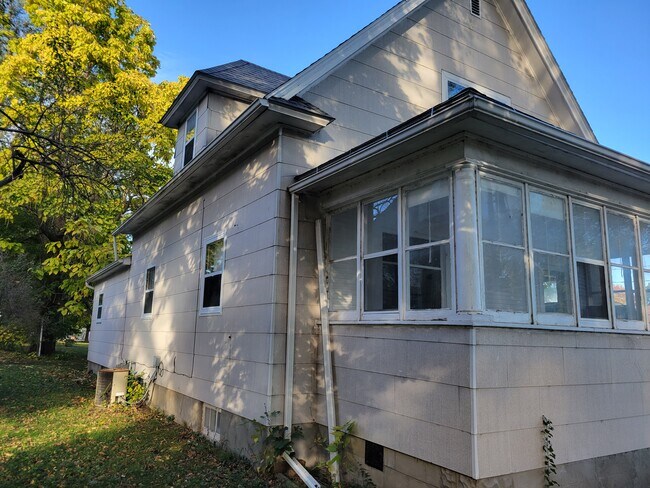 Side of home - 637 Ruble Ave