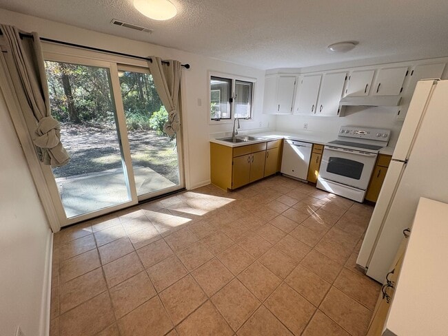 Building Photo - Rental Home Hiltonhead