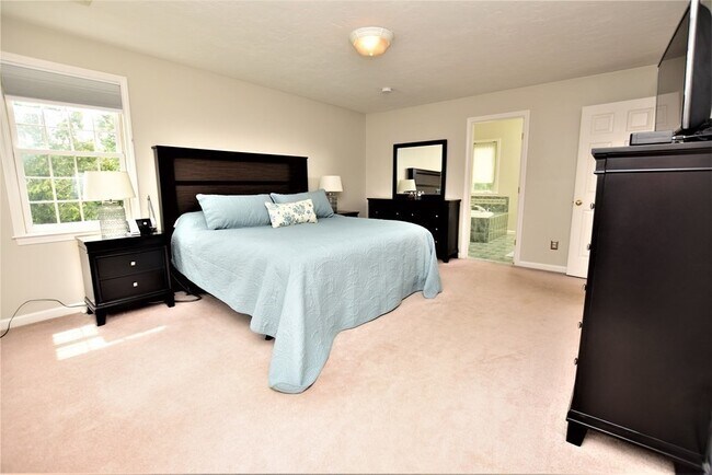 Building Photo - 398 Davis St